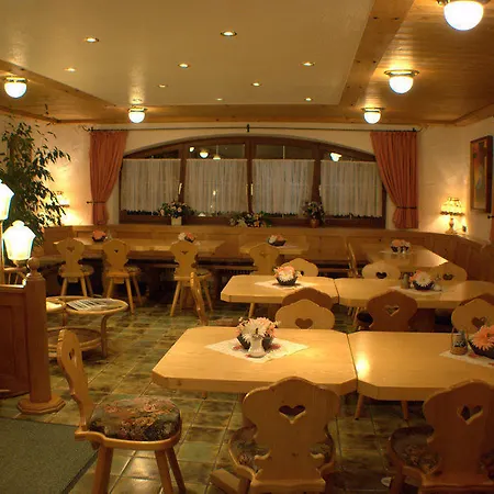 Hotel Akzenthaus Alpenrose 3*